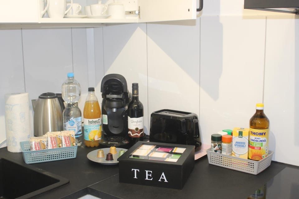 Coffee/tea facilities, toaster, kitchen