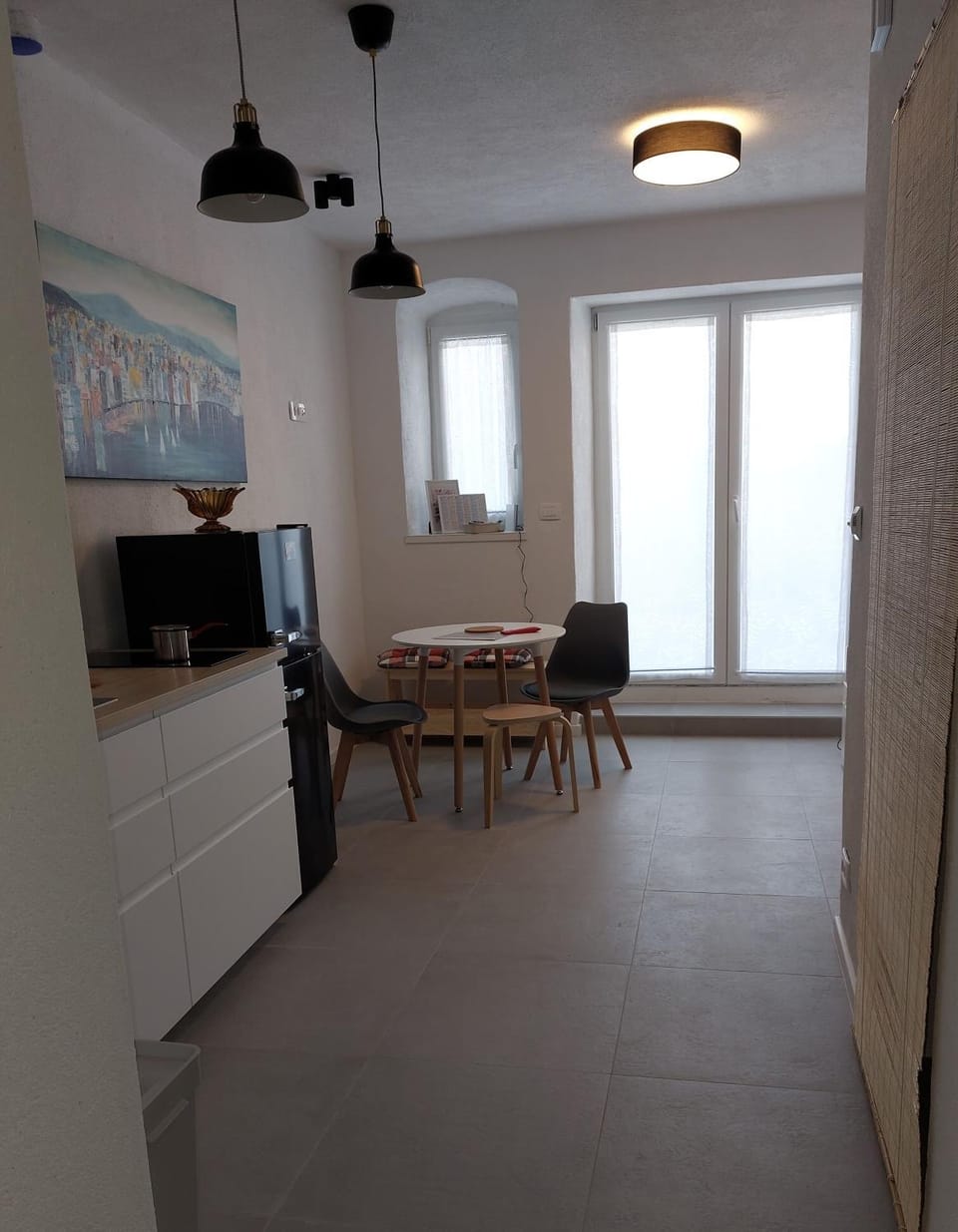 Kitchen or kitchenette, Dining area