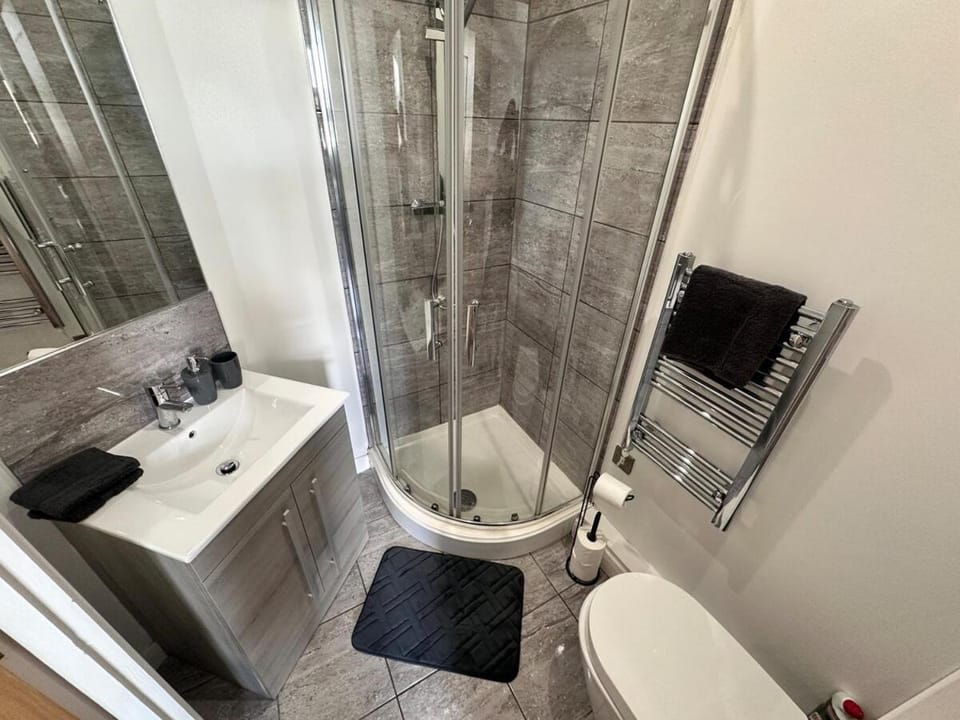 A&J Properties 2 Bed Apartment Netflix&Prime Apartment in Leicester