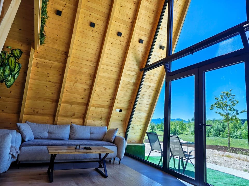 Day, Natural landscape, Garden, View (from property/room), Living room, Seating area, Garden view