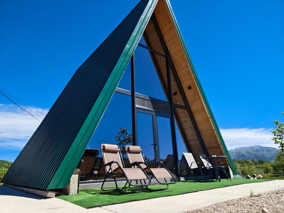 Property building, Spring, Day, sunbed