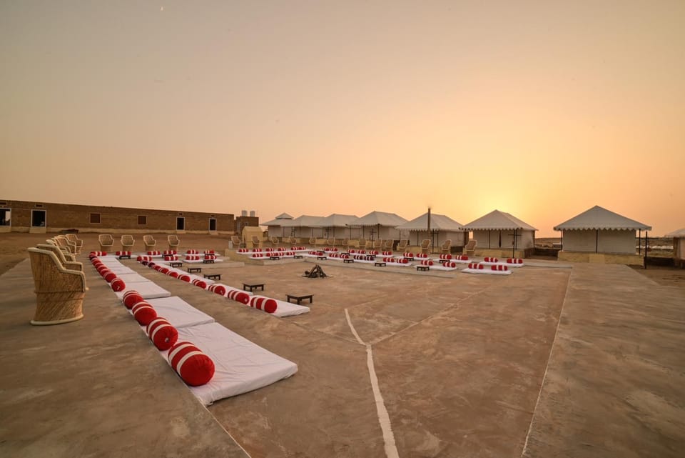 Nightclub / DJ, Landmark view, Swimming pool