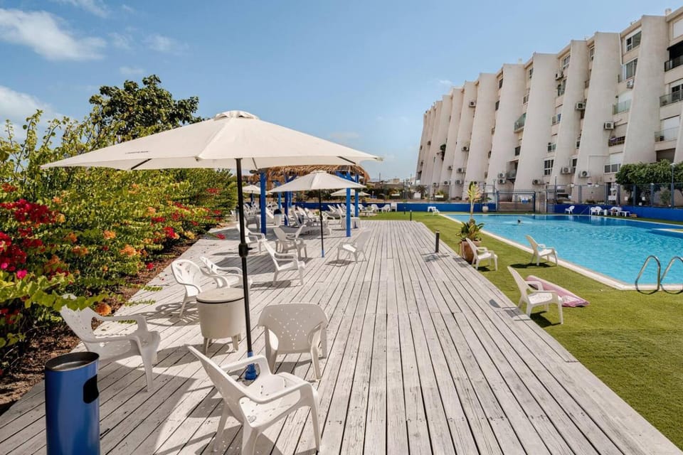 Property building, Area and facilities, Swimming pool, sunbed
