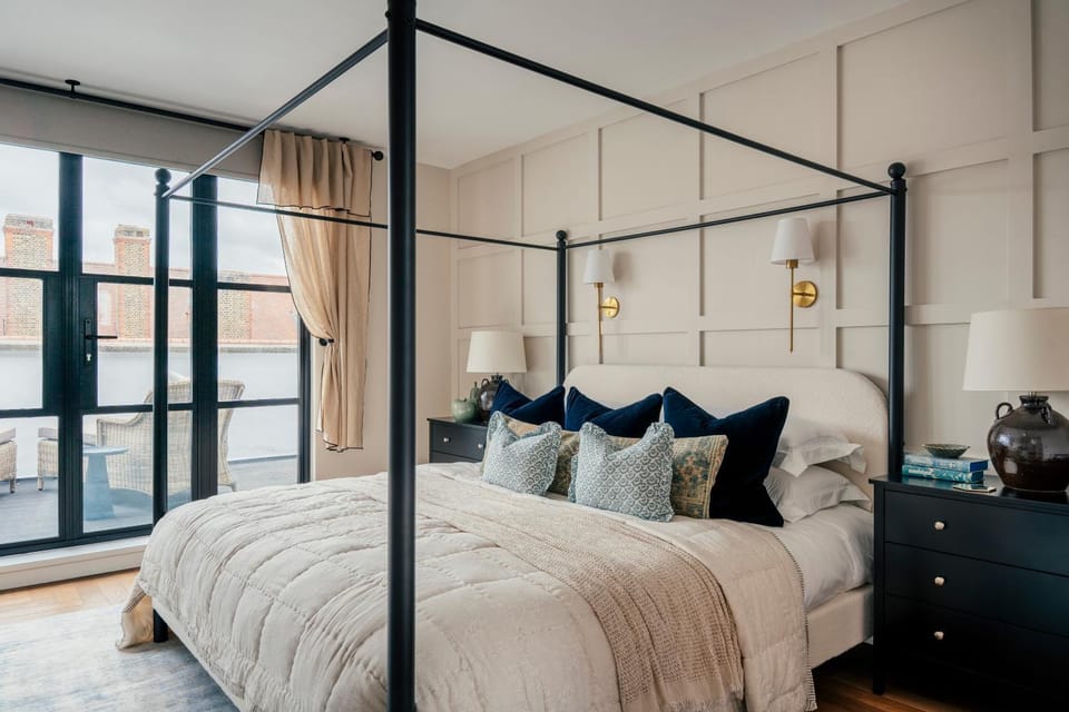 Bed, Photo of the whole room, Decorative detail, Bedroom