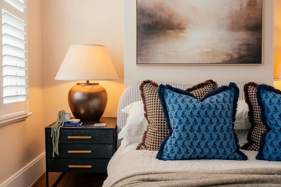 Bed, Photo of the whole room, Decorative detail, Bedroom
