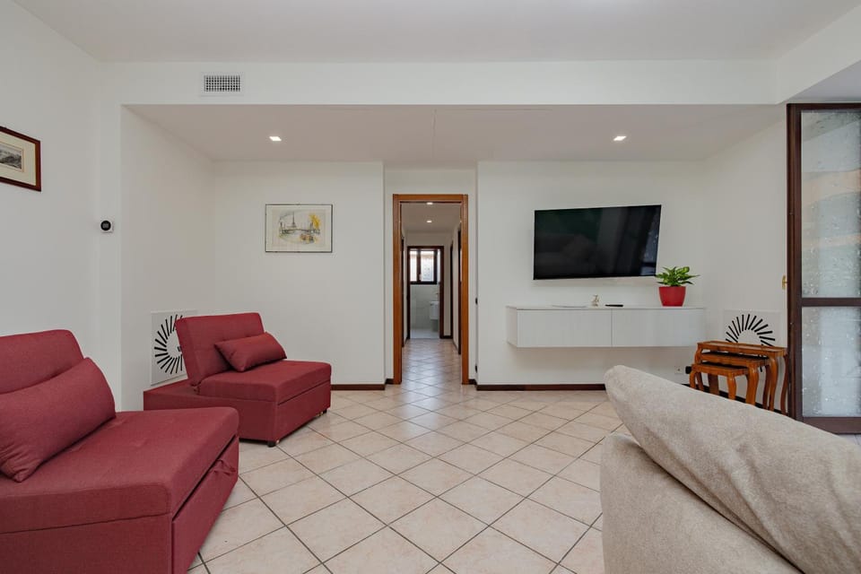 TV and multimedia, Living room, Seating area, Evening entertainment
