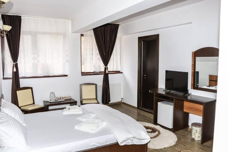 TV and multimedia, Photo of the whole room, Bedroom