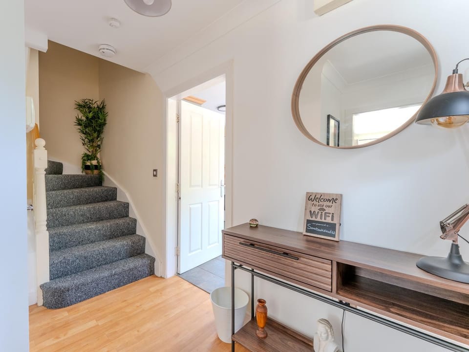 Lymm home 6 Bed 3 Bath Relocators Trades and Long Stays House in Warrington