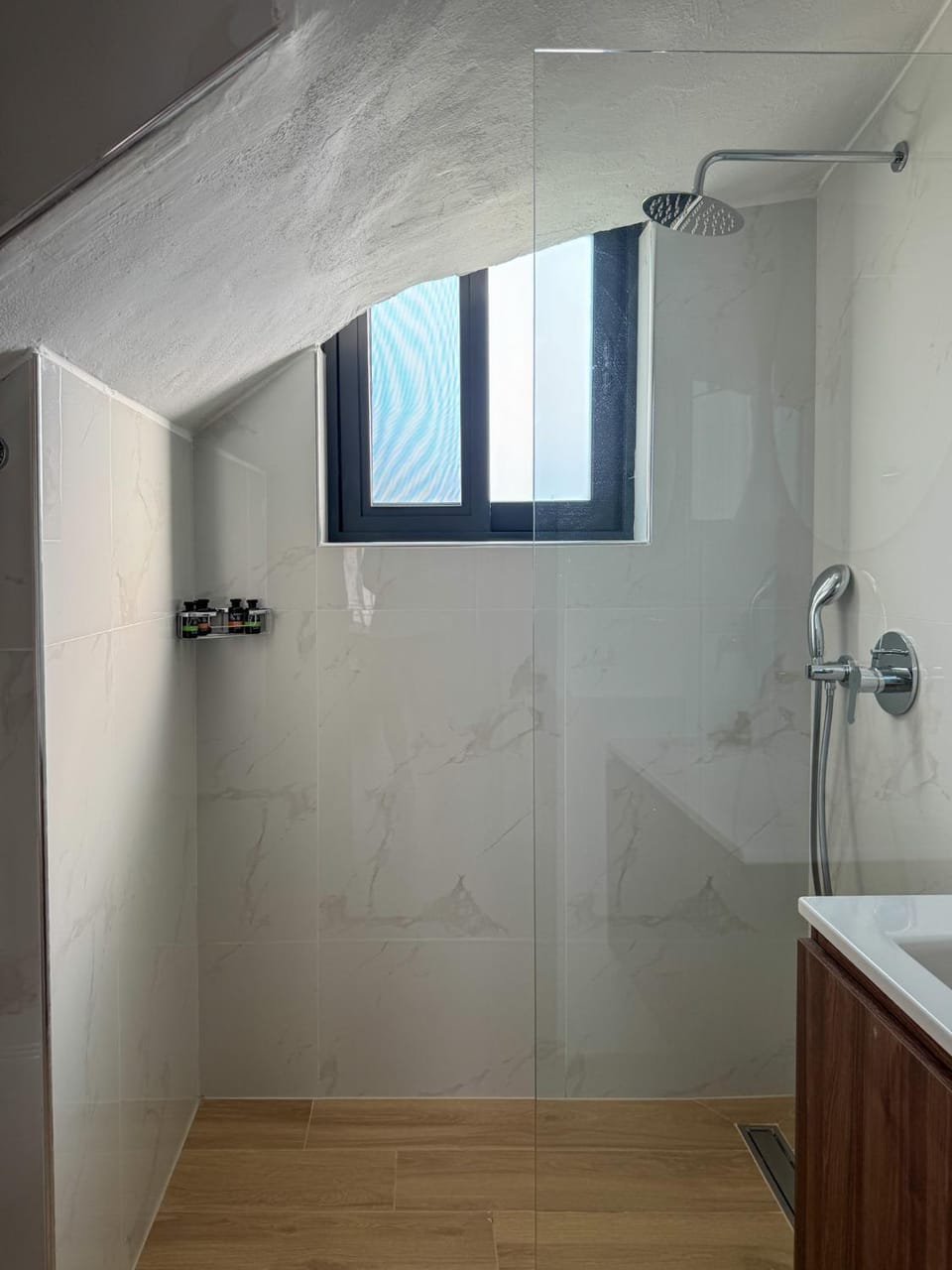 Shower, Bathroom, Internal: Not applicable to any particular room