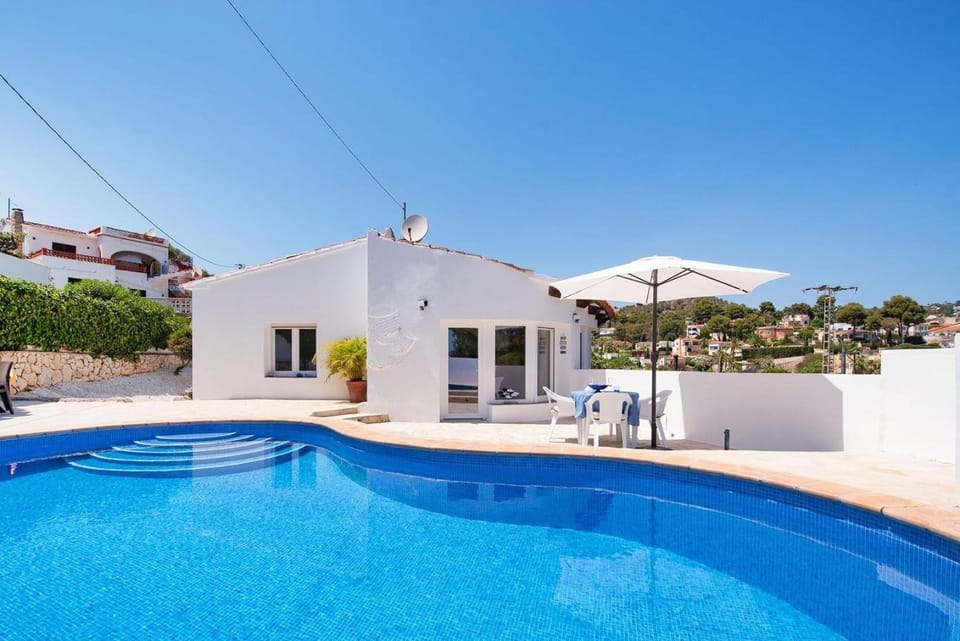 Solarium, Area and facilities, Swimming pool