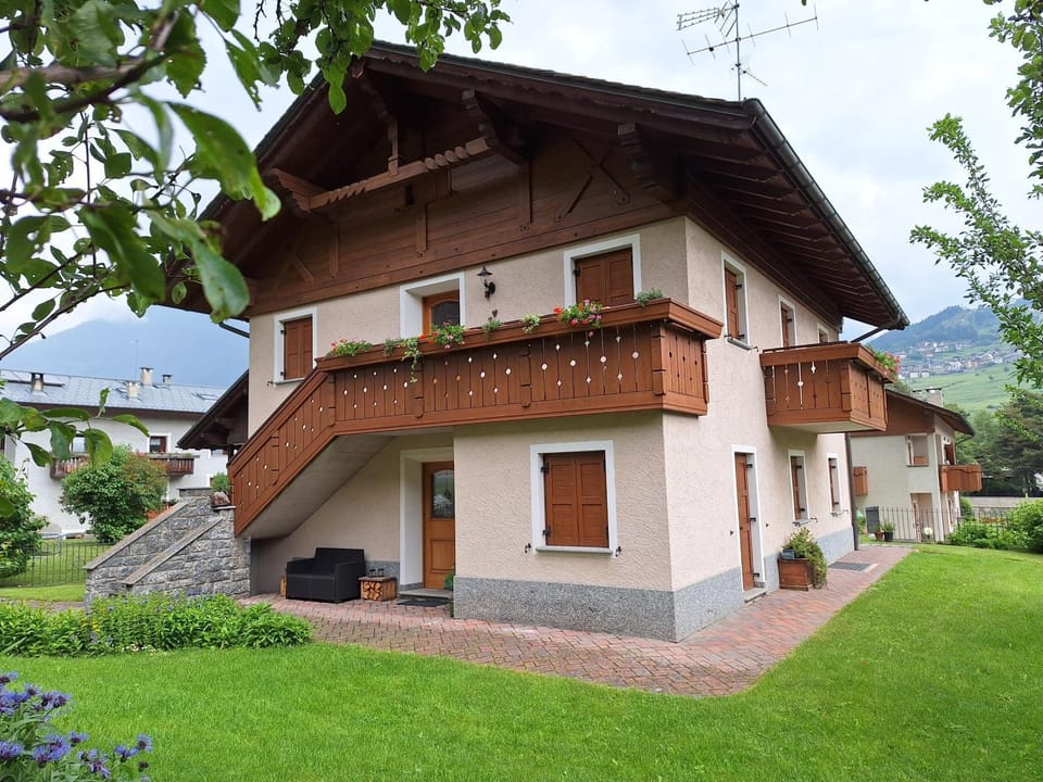 Property building, Garden, Garden view, Mountain view, internet