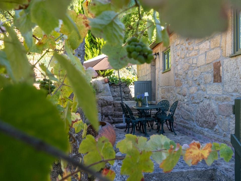 Castelo Gerês - Exquisite Eco-Cottage - jacuzzi House in Viana do Castelo District, Portugal