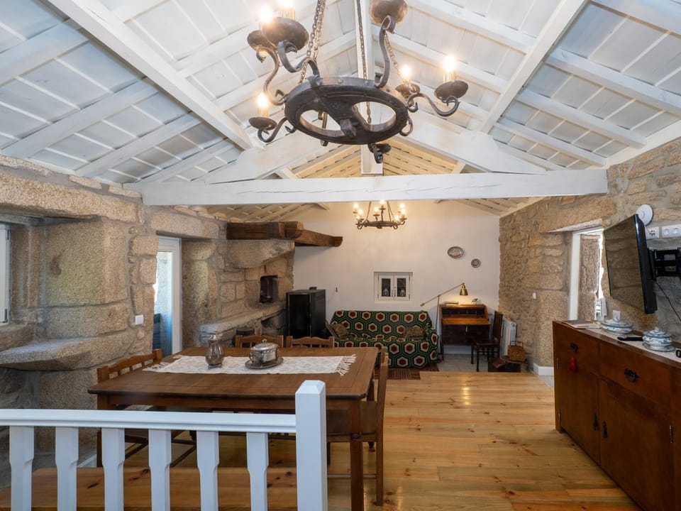 Castelo Gerês - Exquisite Eco-Cottage - jacuzzi House in Viana do Castelo District, Portugal