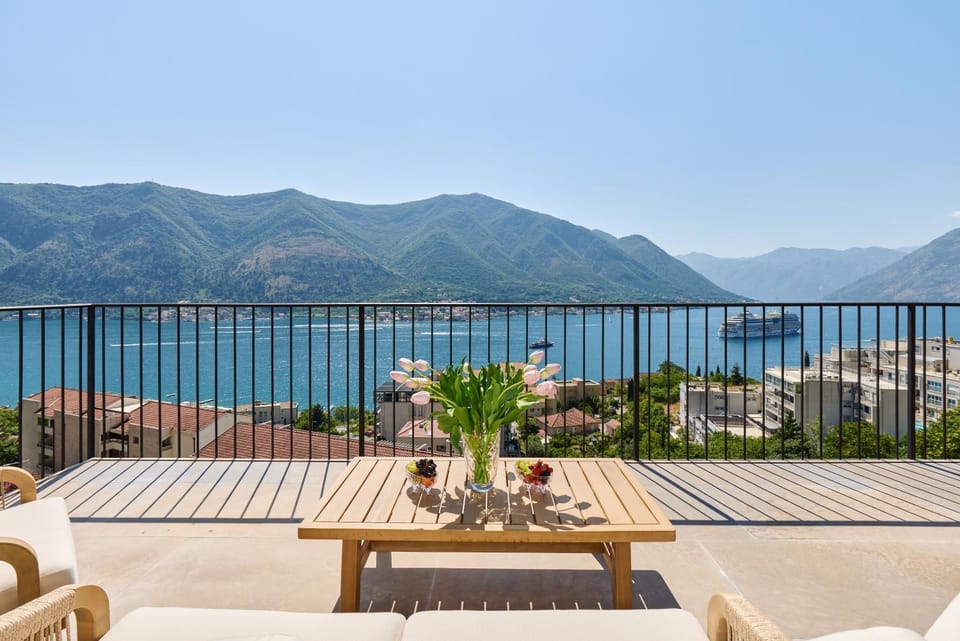 Sea Breeze Residence Apartment in Dobrota