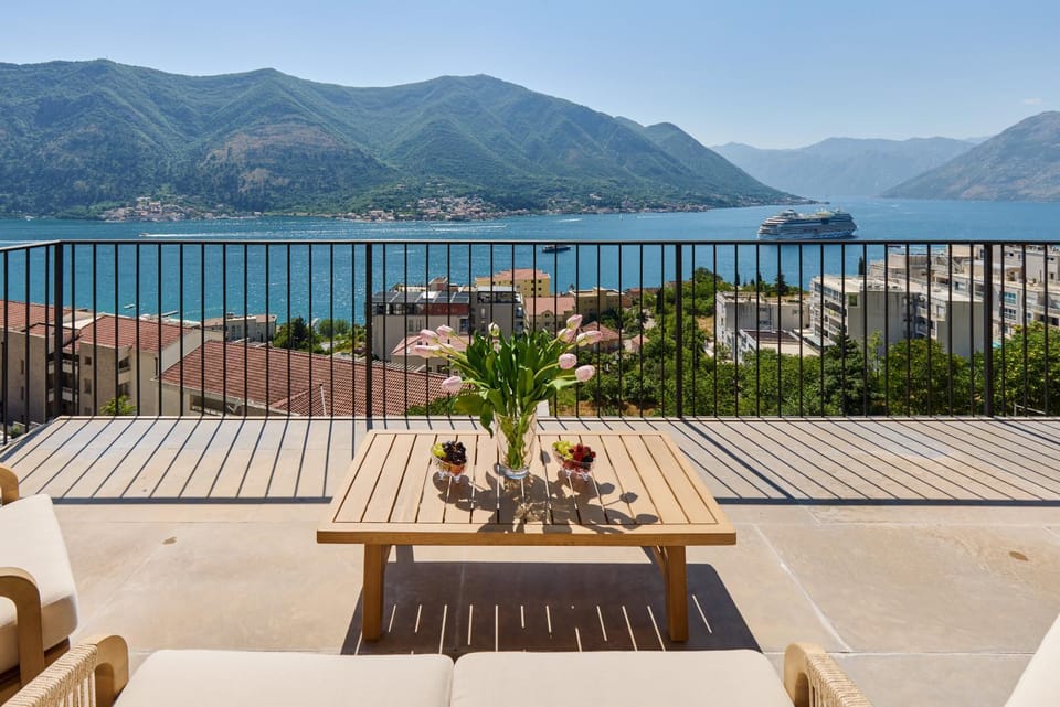 Sea Breeze Residence Apartment in Dobrota