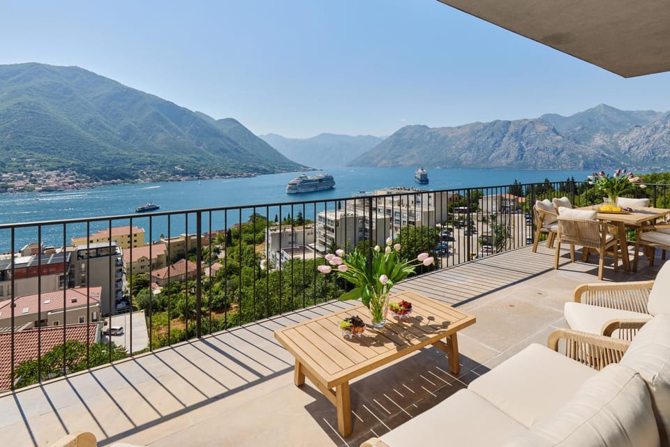 Sea Breeze Residence Apartment in Dobrota