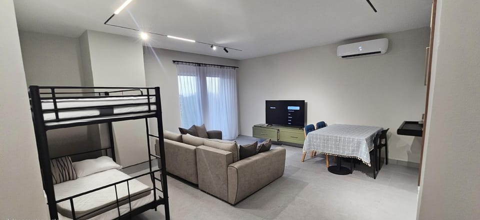 TV and multimedia, Seating area, bunk bed, air conditioner