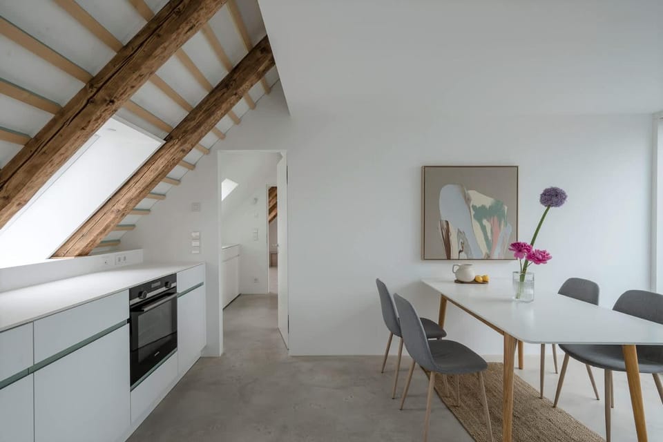 Kitchen or kitchenette, Seating area, Dining area