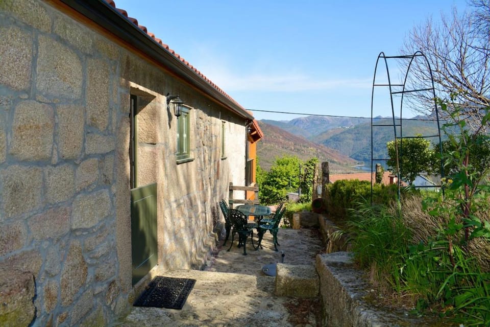 Assento Gerês - Grand Eco-Retreat - jacuzzi views House in Viana do Castelo District, Portugal