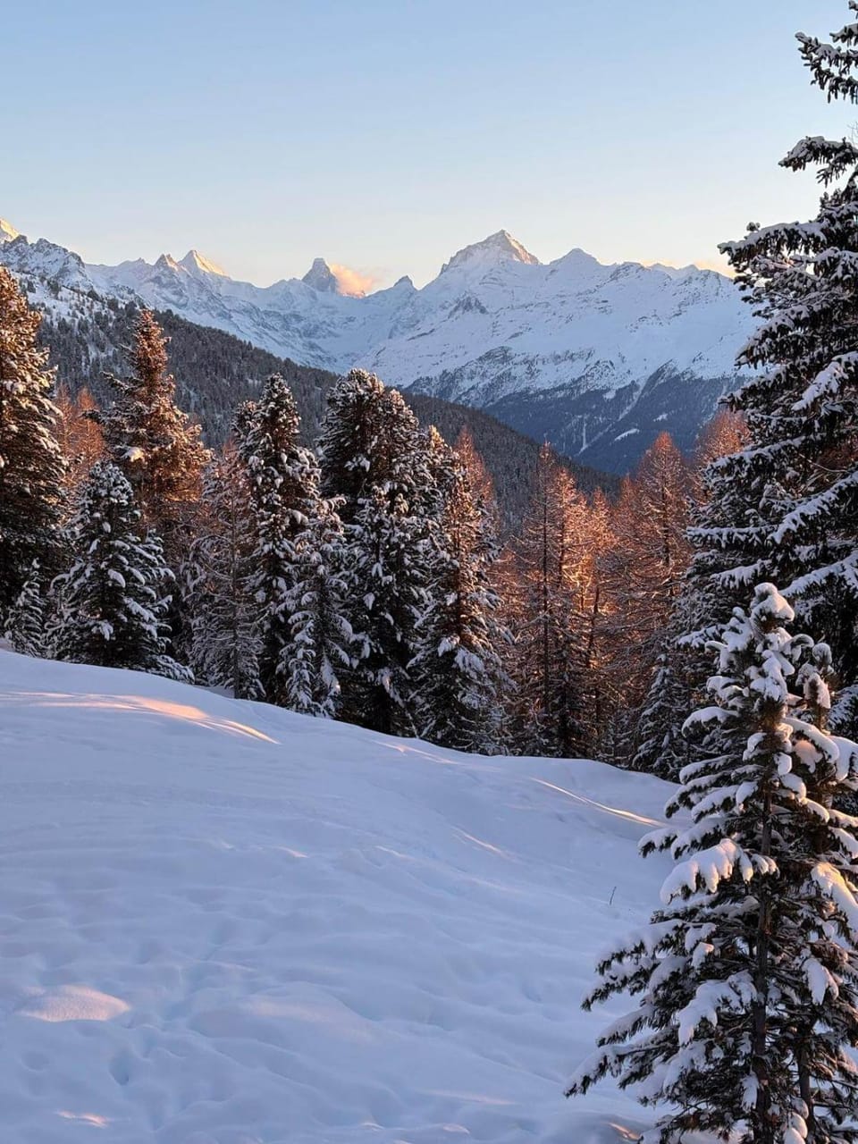 Nearby landmark, Natural landscape, Winter, Skiing, Skiing, Mountain view, Seasons