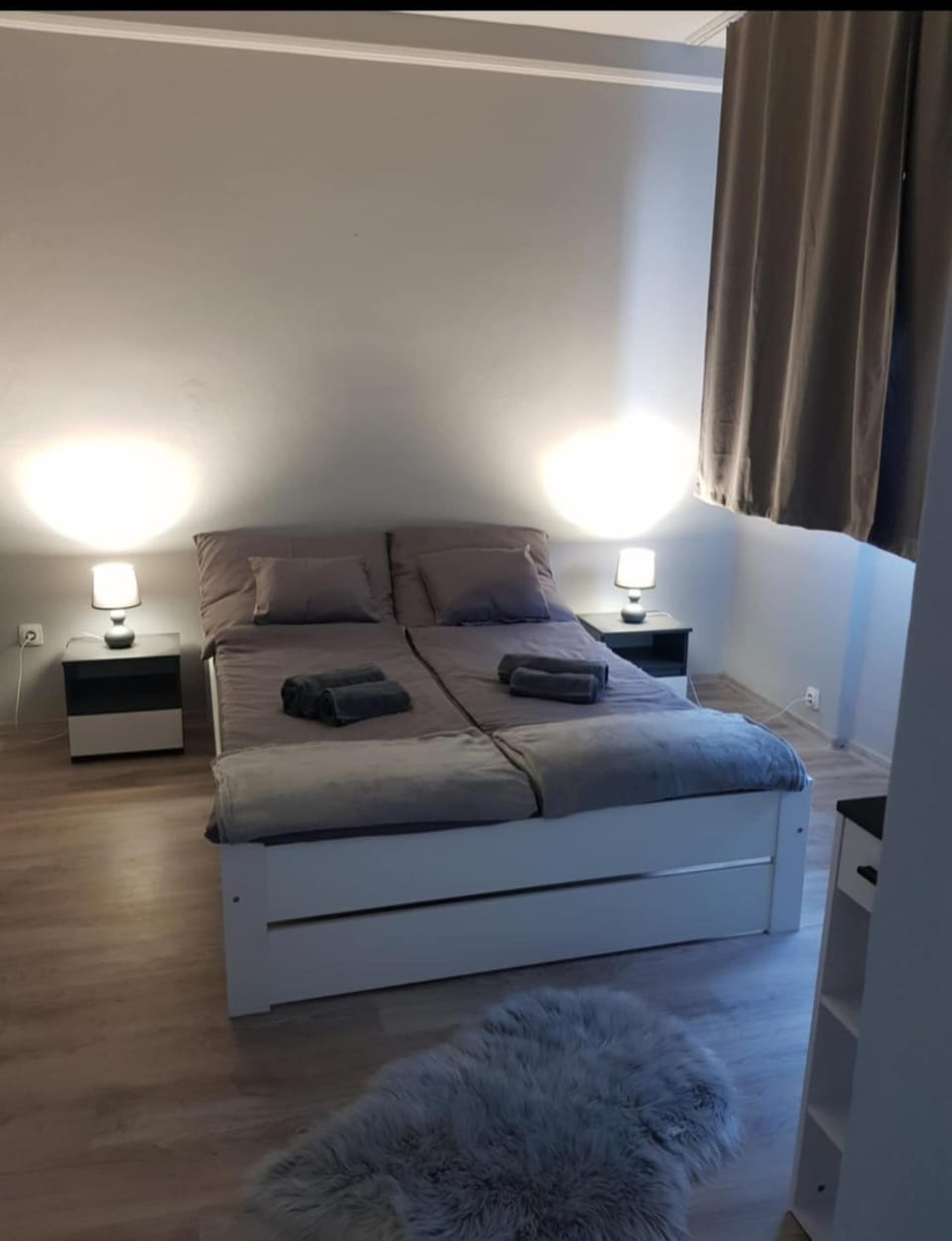 Bed, Seating area, Bedroom