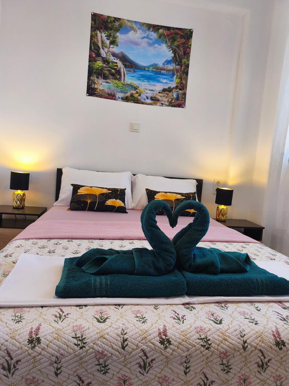 Bed, Bedroom, towels