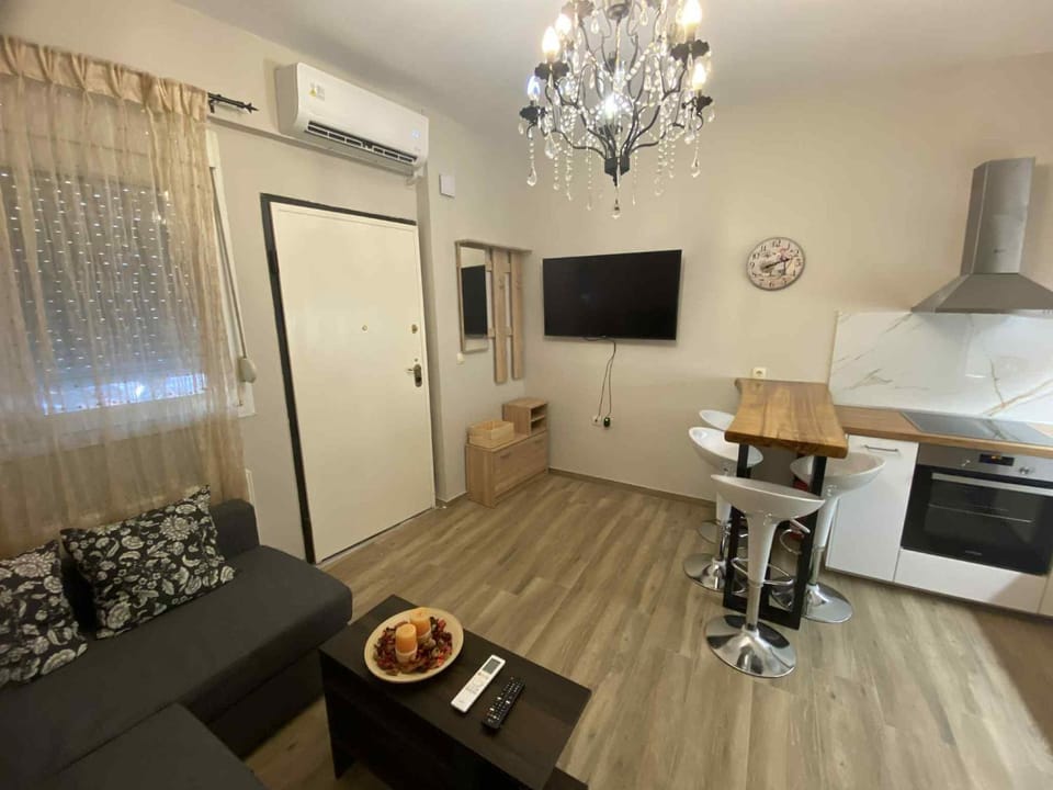 TV and multimedia, Kitchen or kitchenette, Seating area