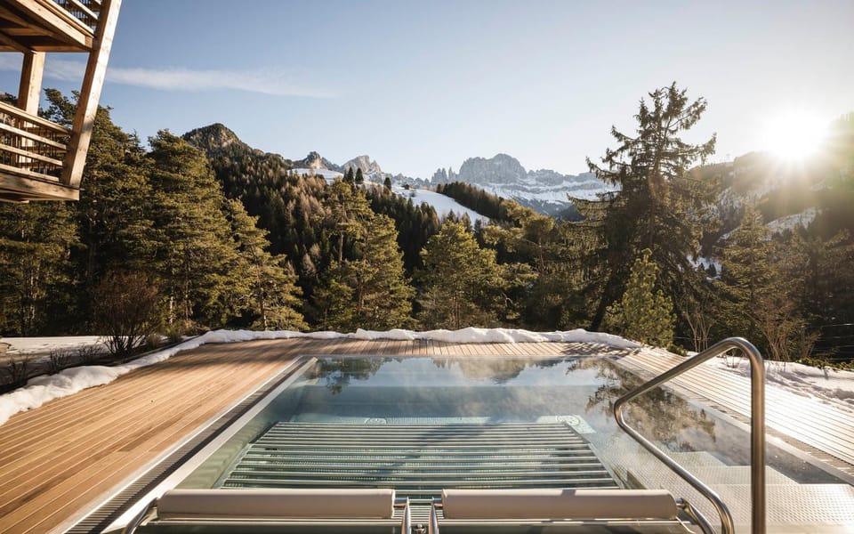 Natural landscape, Mountain view, Pool view, Swimming pool