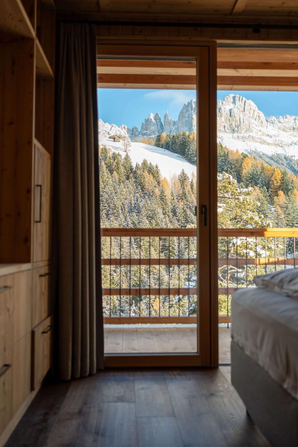 Balcony/Terrace, Bedroom, Mountain view