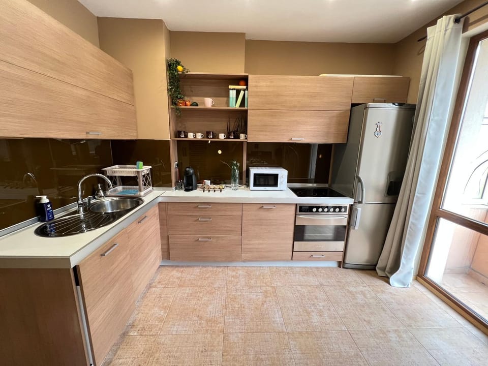 Coffee/tea facilities, Kitchen or kitchenette, dishwasher, oven, stove, toaster