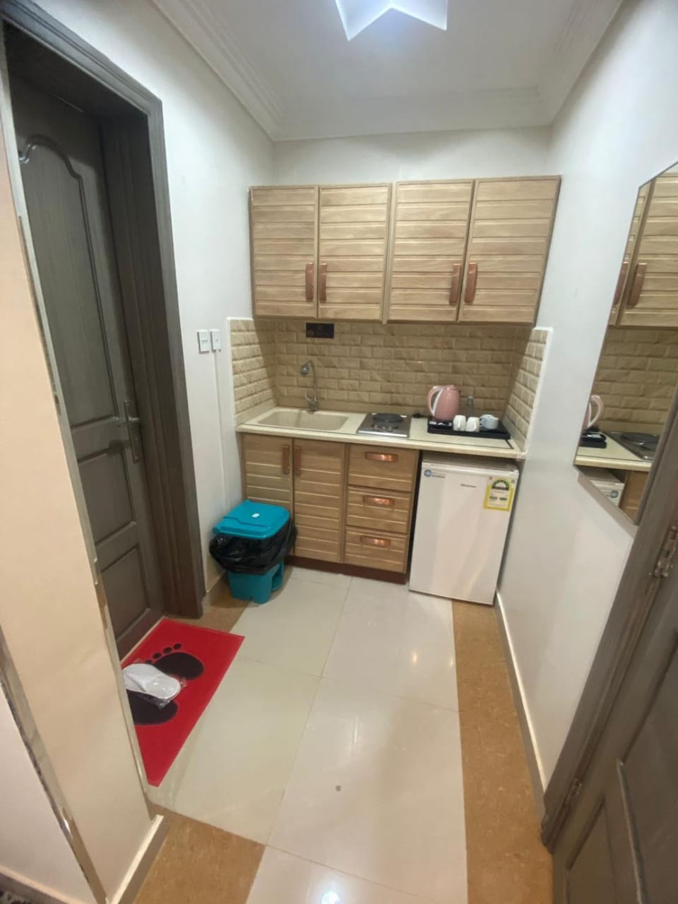 Kitchen or kitchenette