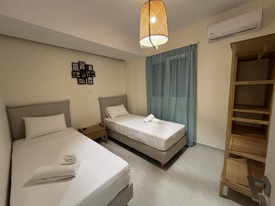 Bed, Photo of the whole room, Bedroom, towels, air conditioner