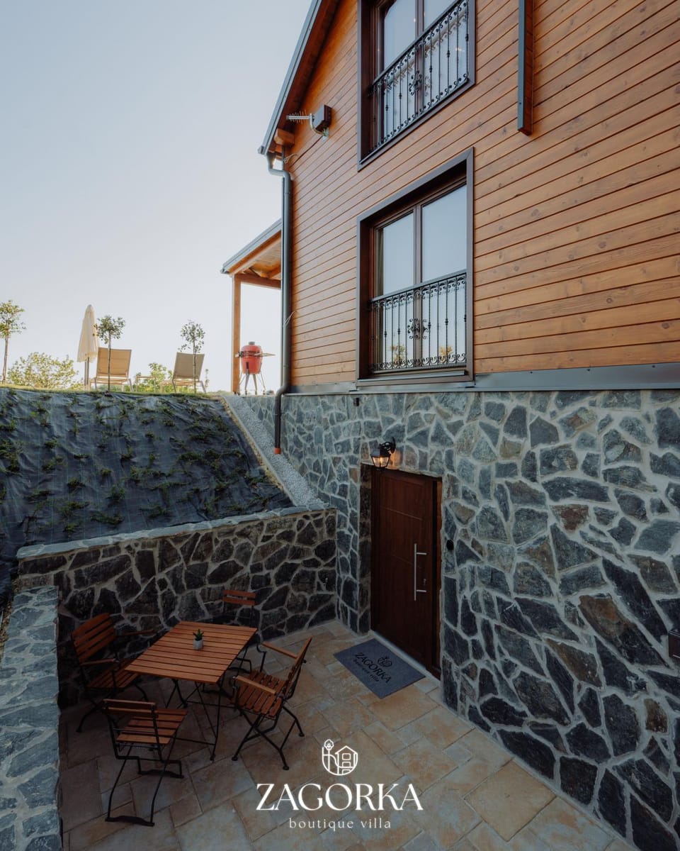 Property building, Garden, Balcony/Terrace