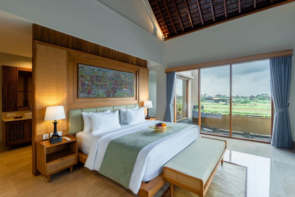 Bed, Natural landscape, Photo of the whole room, Bedroom