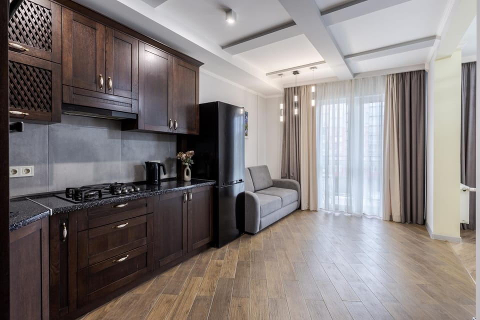 Kitchen or kitchenette, Seating area, stove