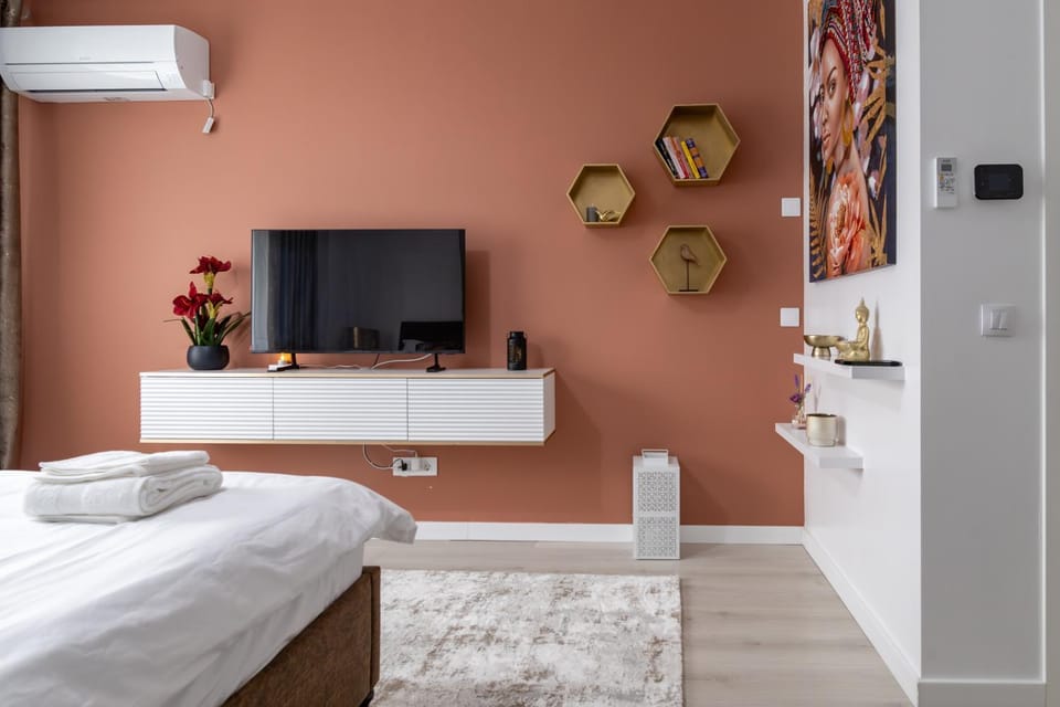 TV and multimedia, Bedroom, air conditioner