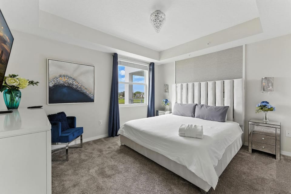 Beautiful Lakeview Retreat Near Disney Apartment in Kissimmee