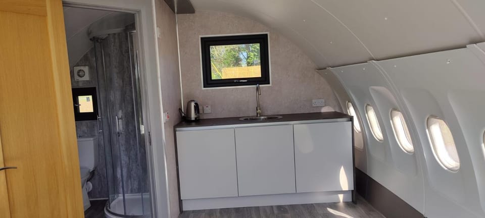 Canal Stay Luxury tent in Longford