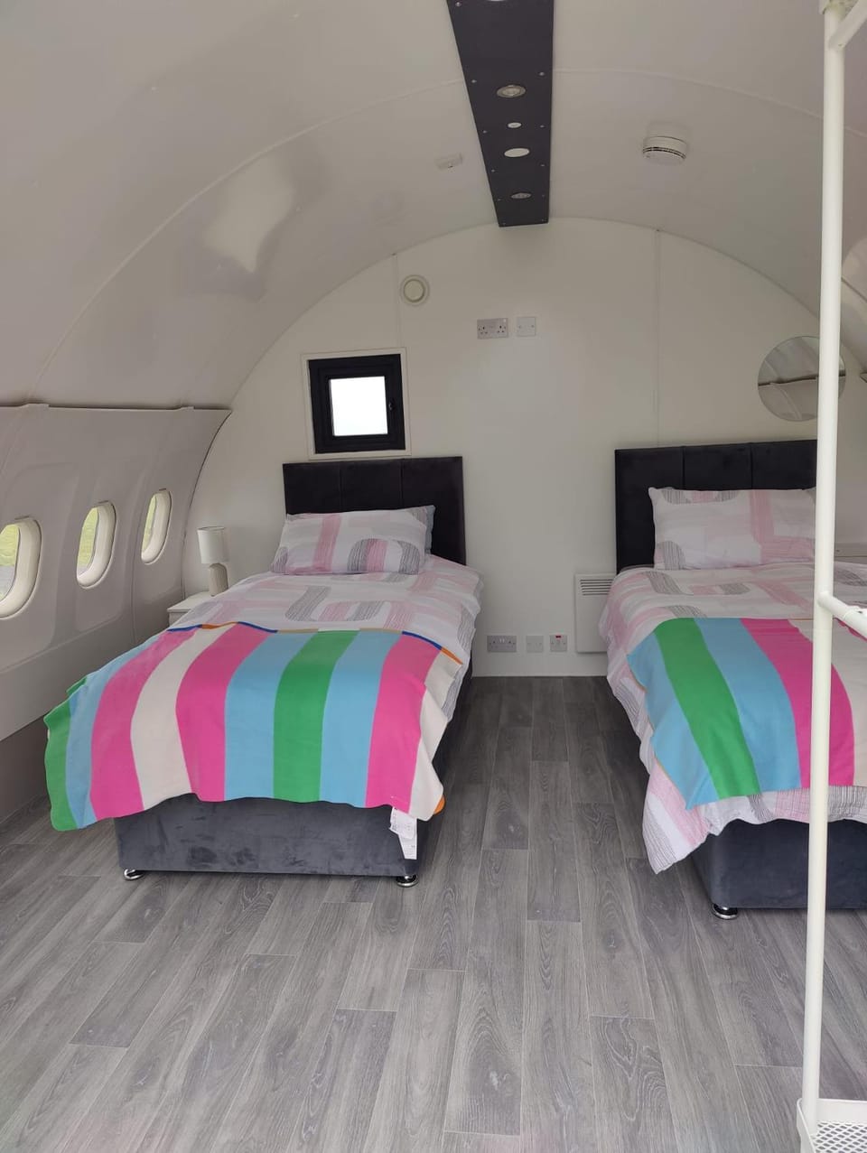 Canal Stay Luxury tent in Longford