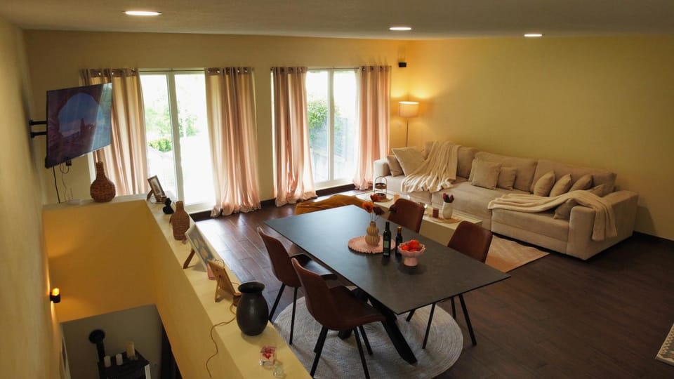 Communal lounge/ TV room, Living room, Photo of the whole room