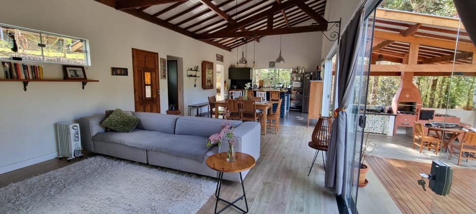 TV and multimedia, Living room, Seating area, Dining area