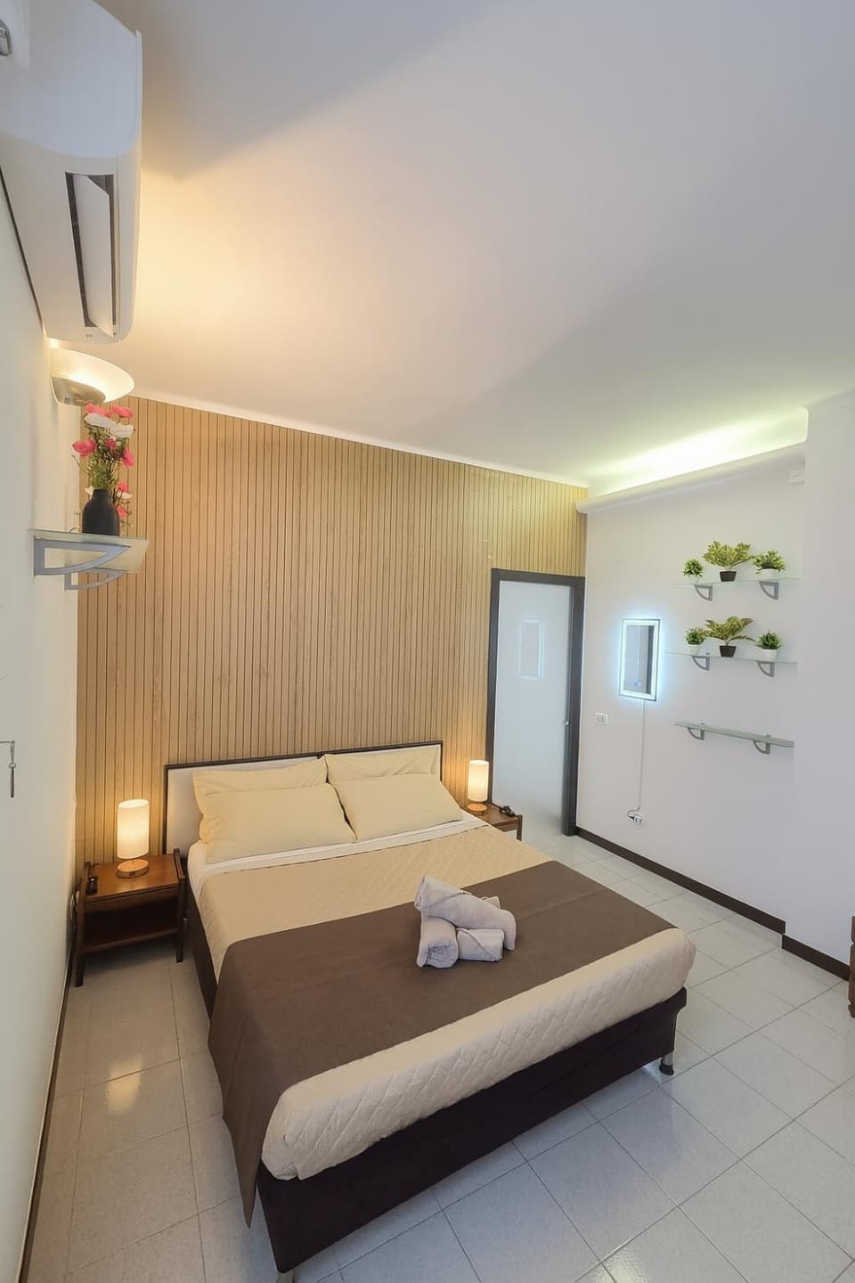 Bed, Photo of the whole room, Bedroom, towels, wardrobe, air conditioner