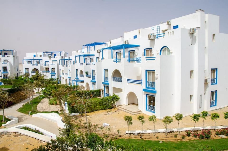 Mountain View, 3 Bedrooms, Garden View Apartment in Egypt