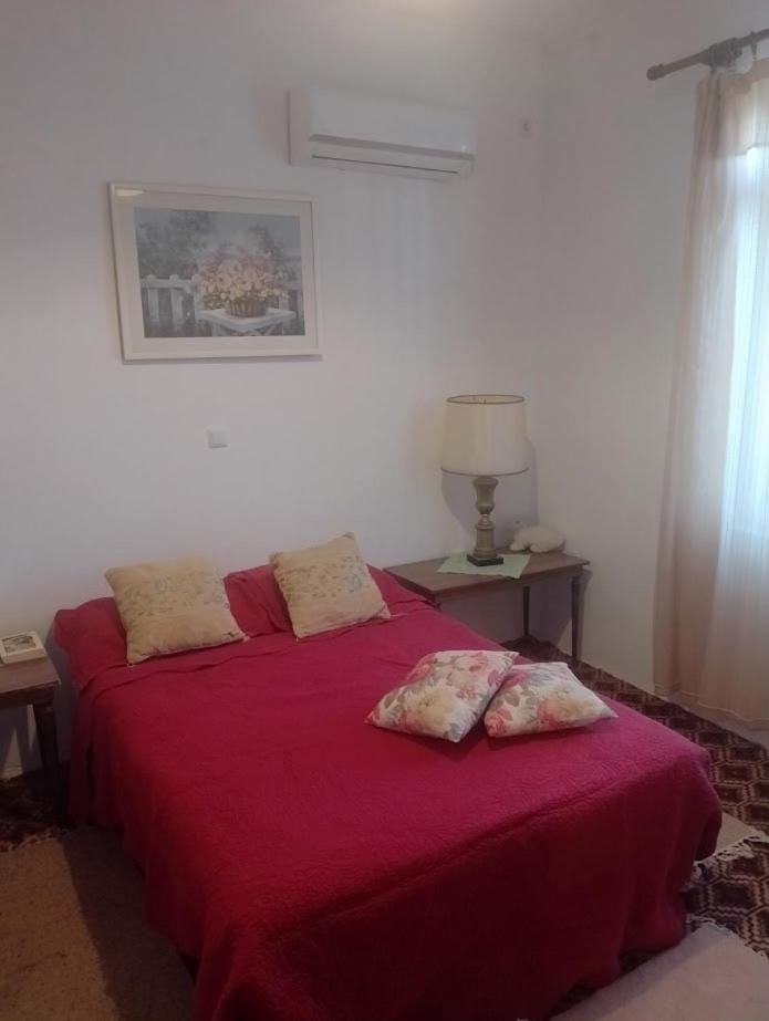 Bedroom, air conditioner