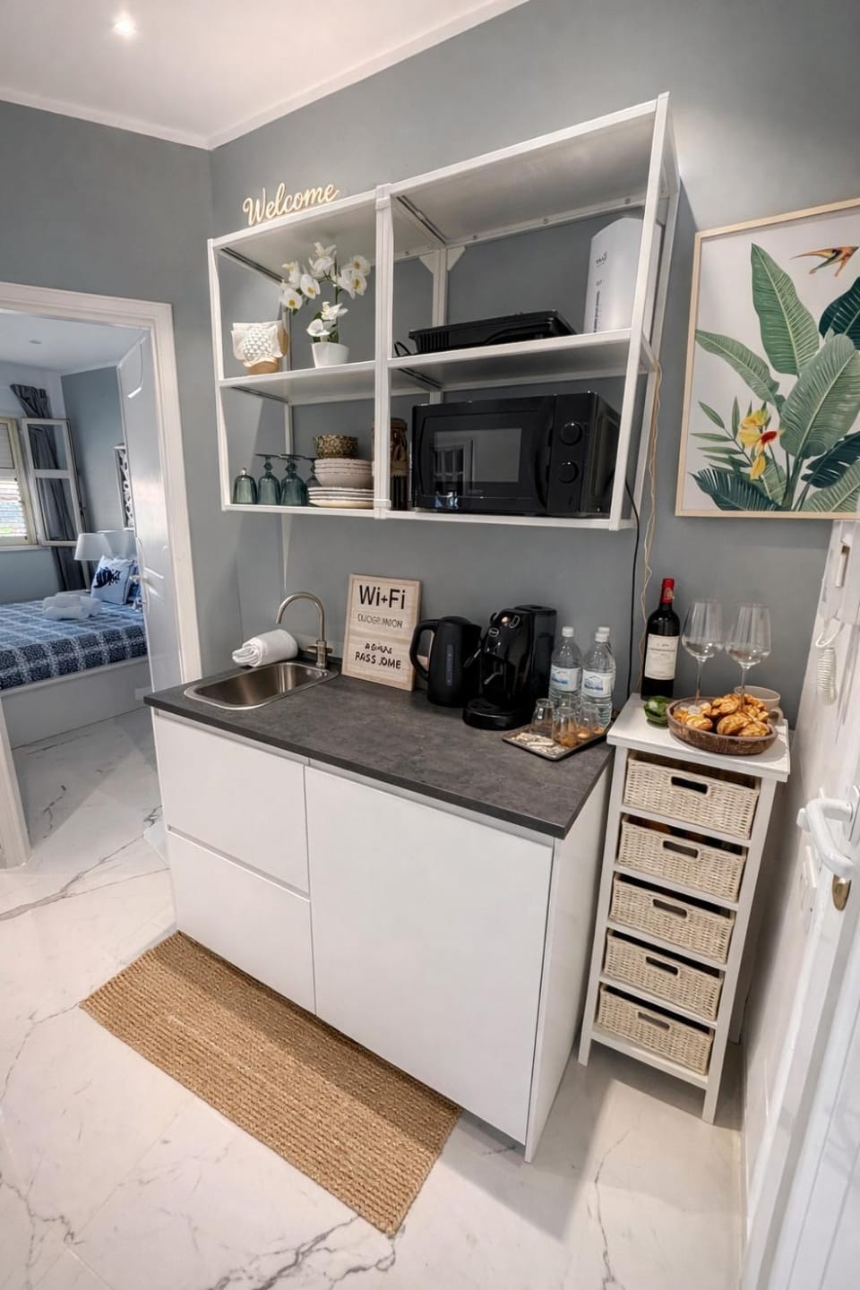 Kitchen or kitchenette