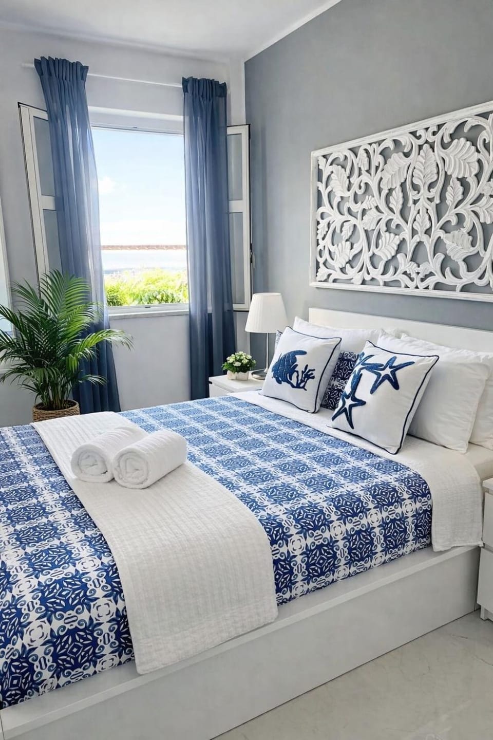Bed, Photo of the whole room, Bedroom, towels