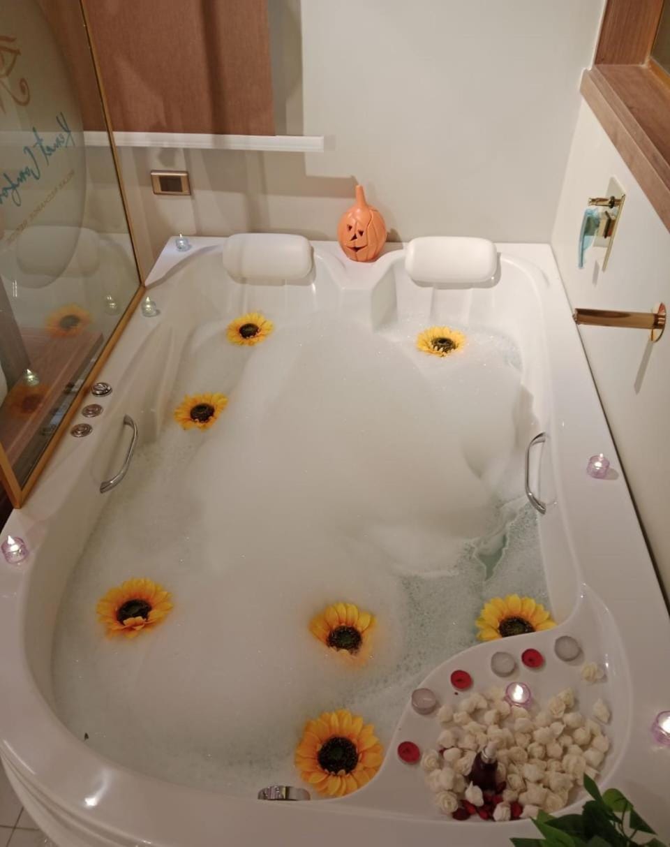 1 king BR Jacuzzi studio 5Min to cairo airport apartment Apartment in Cairo Governorate
