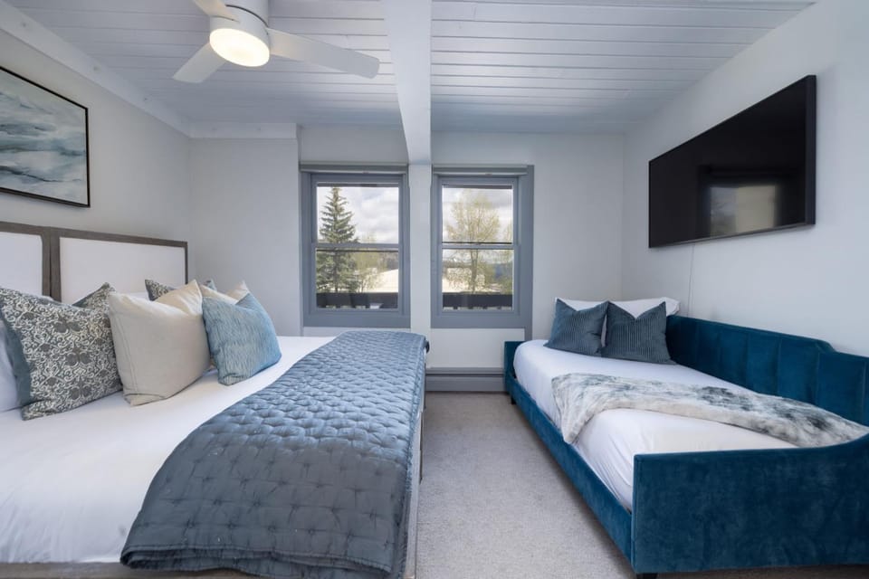 Ski-In Ski-Out Snowmass 2BR Condo with Hot Tub Apartment in Snowmass Village