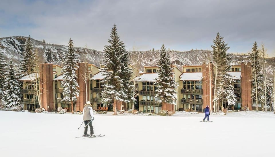 Ski-in Ski-out Interlude 3BR Penthouse Hot Tub House in Snowmass Village