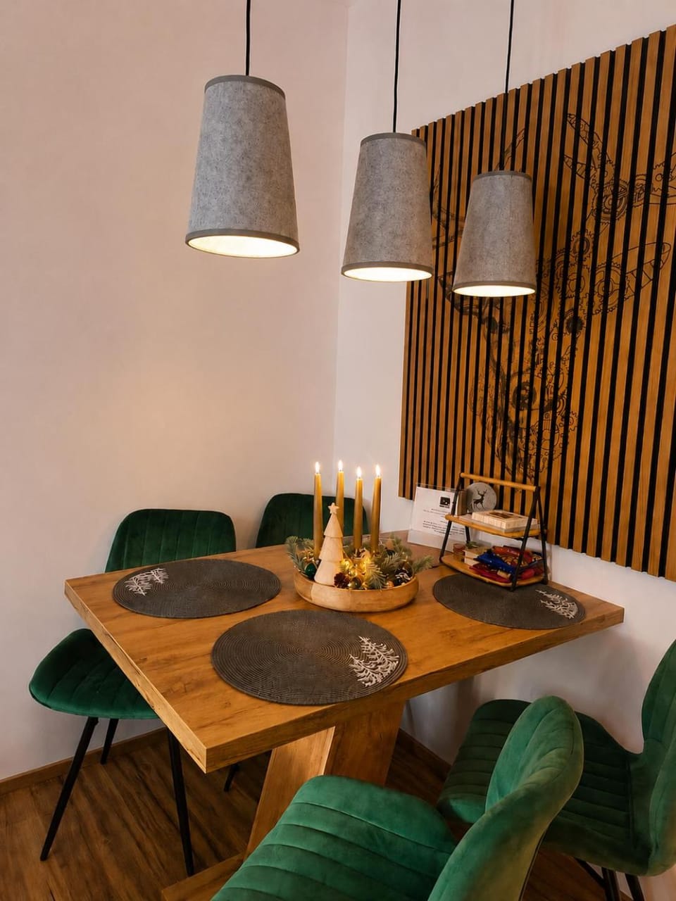 Seating area, Dining area, Food